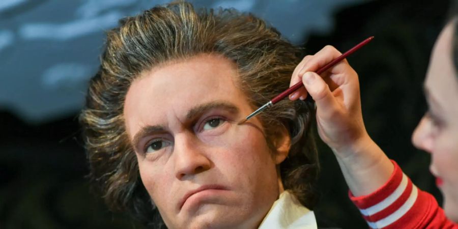 Ludwig van Beethoven, der (wahrscheinlich) am Mittwoch vor 250 Jahren geboren worden ist, als Wachsfigur. Als Kind war er noch nicht so ein Griesgram wie als Erwachsener, sondern wild, vergnügt und nervig. Das berichtet sein Nachbar Gottfried Fischer. (Archivbild)