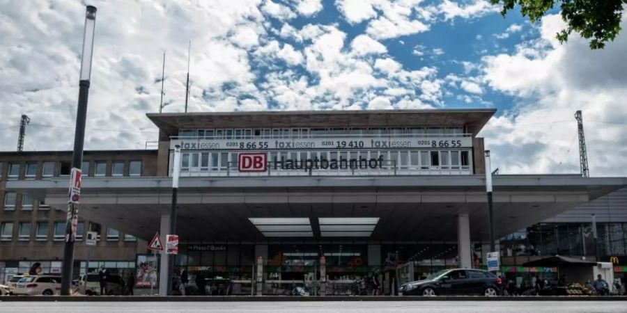 Der Eingangsbereich des Essener Hauptbahnhofs. Foto: Fabian Strauch/dpa