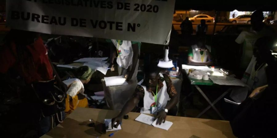 Stimmauszählung in Burkina Faso