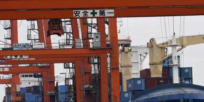 Schiffe im Hafen von Tokio. Nun möchte Grossbritannien Mitglied im Handelsabkommen der Pazifikanrainerstaaten werden. Foto: Franck Robichon/EPA/dpa Schiffe im Hafen von Tokio. Nun möchte Grossbritannien Mitglied im Handelsabkommen der Pazifikanrainerstaaten werden. Foto: Franck Robichon/EPA/dpa