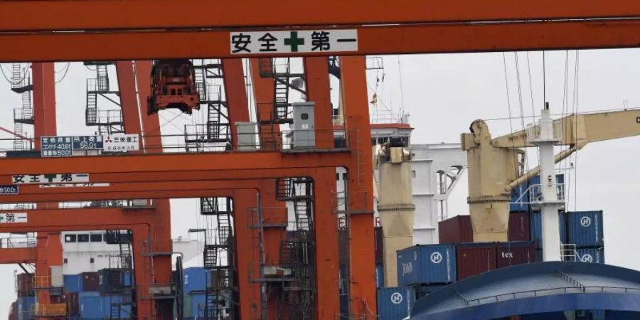 Schiffe im Hafen von Tokio. Nun möchte Grossbritannien Mitglied im Handelsabkommen der Pazifikanrainerstaaten werden. Foto: Franck Robichon/EPA/dpa