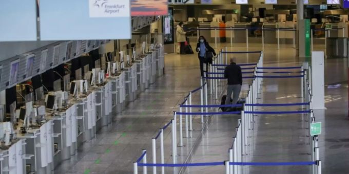 Berlin - Bundespolizeipräsident kritisiert Corona-Kontrollen der Airlines