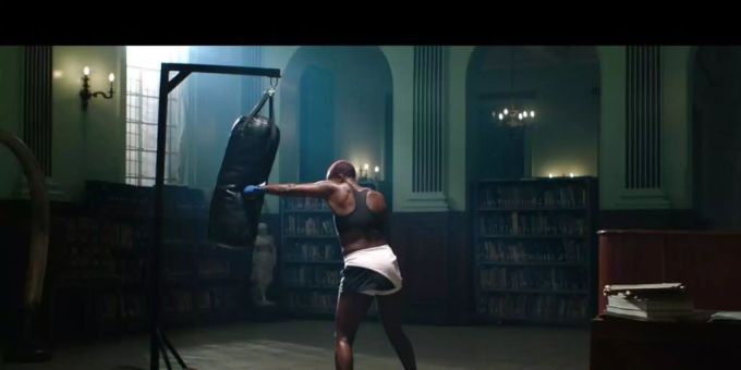 Ausschnitt aus «Power»: Das Video zu dem Song der kenianischen Künstlerin Muthoni Drummer Queen gewinnt den Jurypreis für den Best Swiss Video Clip 2021. Ausschnitt aus «Power»: Das Video zu dem Song der kenianischen Künstlerin Muthoni Drummer Queen gewinnt den Jurypreis für den Best Swiss Video Clip 2021.