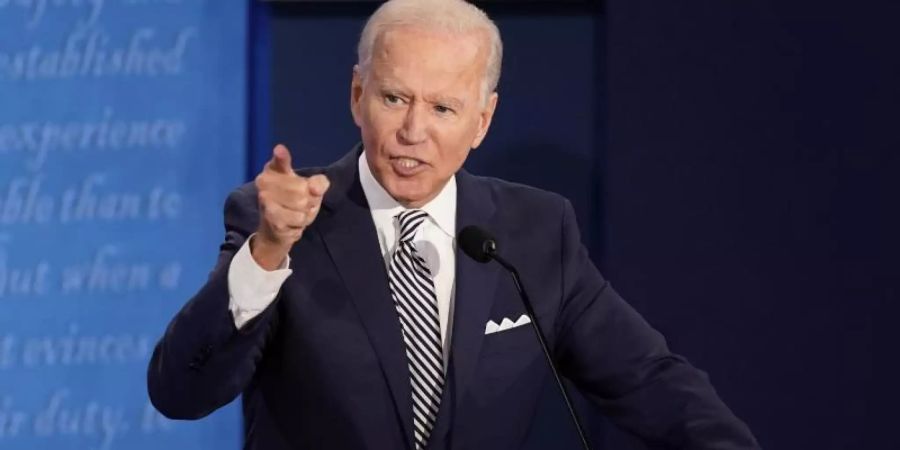 Hier bewirbt er sich noch um das Amt des Präsidenten: Joe Biden spricht während der ersten Präsidentschaftsdebatte im September. Foto: Morry Gash/AP Pool/dpa(Archiv