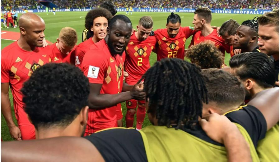 Ein Bild mit Symbolcharakter – Lukaku (mitte) schwört die Belgier vor dem Spiel gegen Brasilien ein.