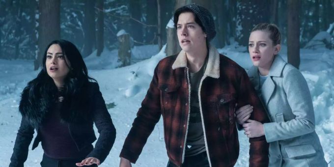 Der Schrecken von Riverdale: Veronica Lodge (Camila Mendes), Jughead und Betty Cooper (Lili Reinhart) geben nicht auf. camila mendes