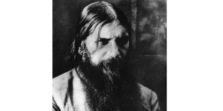 Er machte die Lage der Zarenfamilie noch misslicher: Der Mönch, Heiler und selbsternannter Magier Rasputin (mit bürgerlichem Namen Novy Gregory Efimovitch).