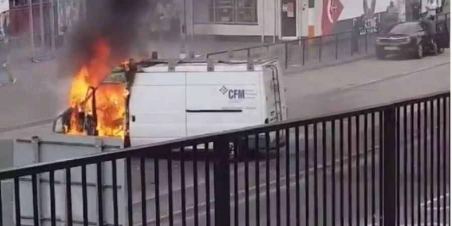 Jugendliche haben in der Nacht auf Mittwoch in Londonderry zahlreiche Brandbomben geworfen.