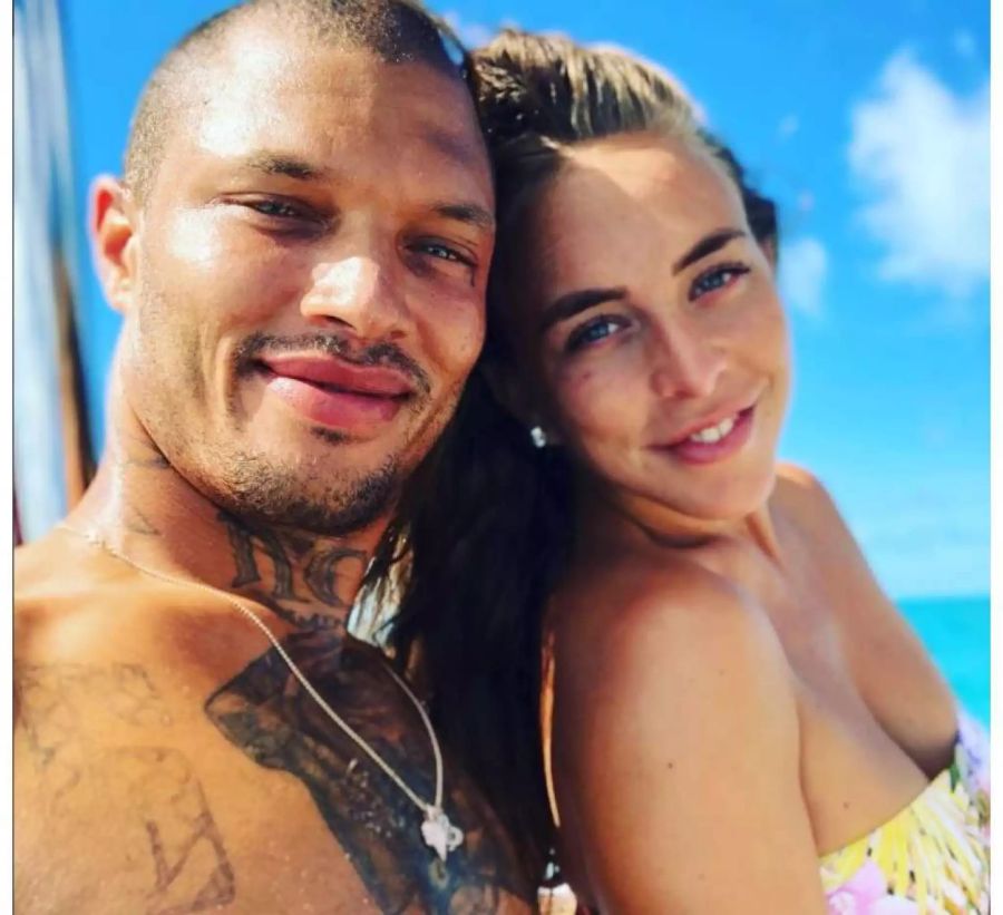 Nachdem Jeremy Meeks und Chloe Green auf einer Yacht knutschend abgelichtet wurden, flog die Affäre auf.