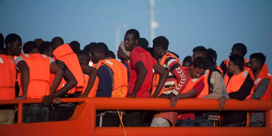 Abgefasst: 156 Migranten sehen sich in den Fängen der libyschen Küstenwache wieder.