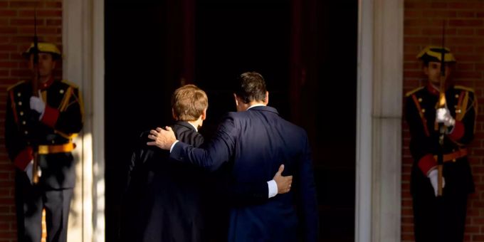 Der spanische Ministerpräsident Pedro Sánchez empfängt Emmanuel Macron im Moncloa-Palast (Archiv). Coronavirus