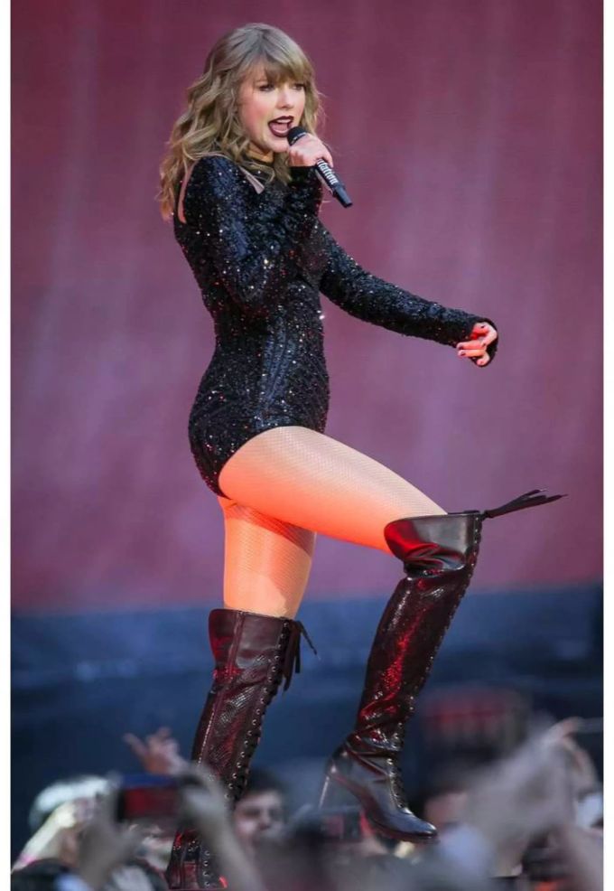 Auch Sängerin Taylor Swift (28) hat sich im Falle eines Unfalles abgesichert. Der 1,78 grosse Popstar sicherte ihre langen Beine mit 41 Millionen Franken ab.