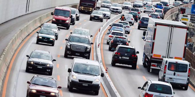Der Benzin- und Dieselpreis soll höher werden. k