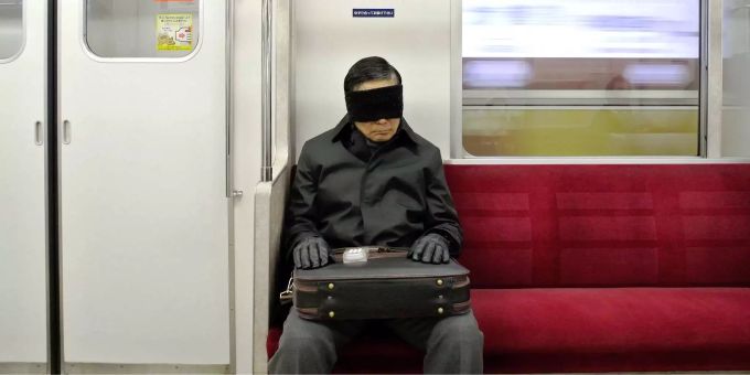Tokio, Japan: Vielleicht hilft die klassische Musik von Chopin zur Entspannung in der U-Bahn. Tokio, Japan: Vielleicht hilft die klassische Musik von Chopin zur Entspannung in der U-Bahn.