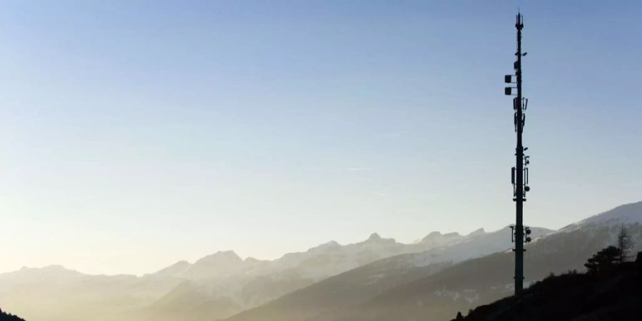 Eine Mobilfunkantenne bei Bürchen.