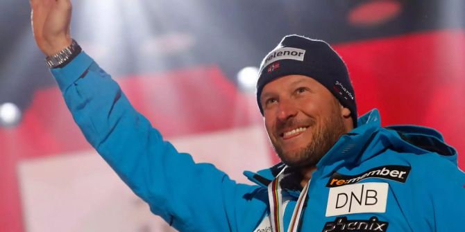 Ski Fahrer Aksel Svindal aus Norwegen winkt.