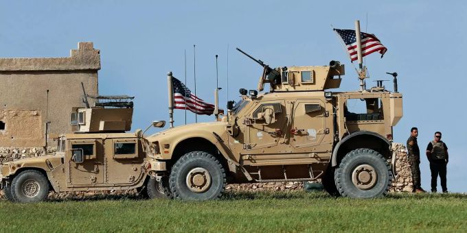 Die US-Truppen sollen aus Syrien abziehen. Ein US-Panzer in Syrien.