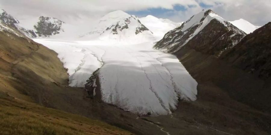 Gletscher in Kirgistan. Forscher schätzen das Eisvolumen von 215.000 Gletschern auf 158.000 Kubikkilometer - deutlich weniger, als bisher angenommen. Foto: Daniel Farinotti/ETH Zürich