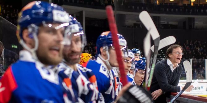 Arno Del Curto an der Bande der ZSC Lions.