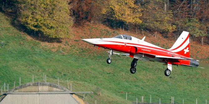 Ein F5 Tiger Jet der Patrouille Suisse.