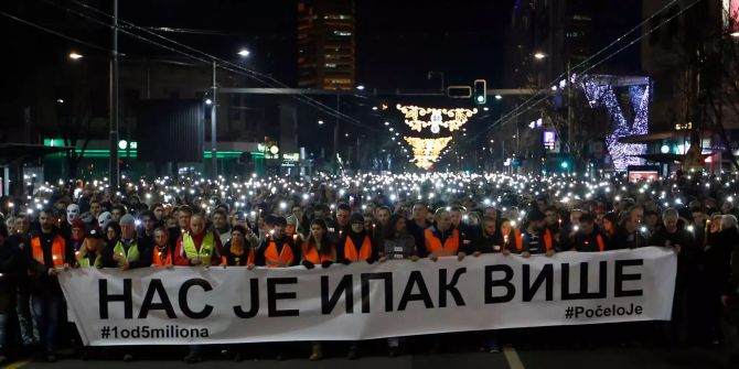 Schweigemarsch in Belgrad.