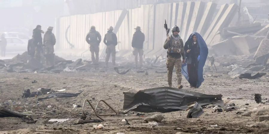 Truck bomb in Afghanistan kills at least 4 people