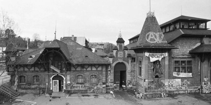 Die Reitschule in Bern im Dezember 1987. Reitschule Bern