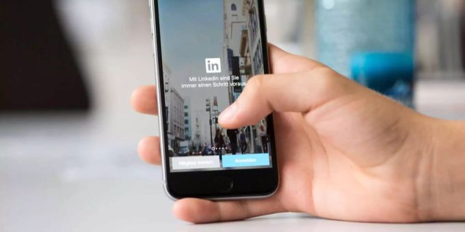 Der Login-Screen der LinkedIn-App. linkedin daten im netz