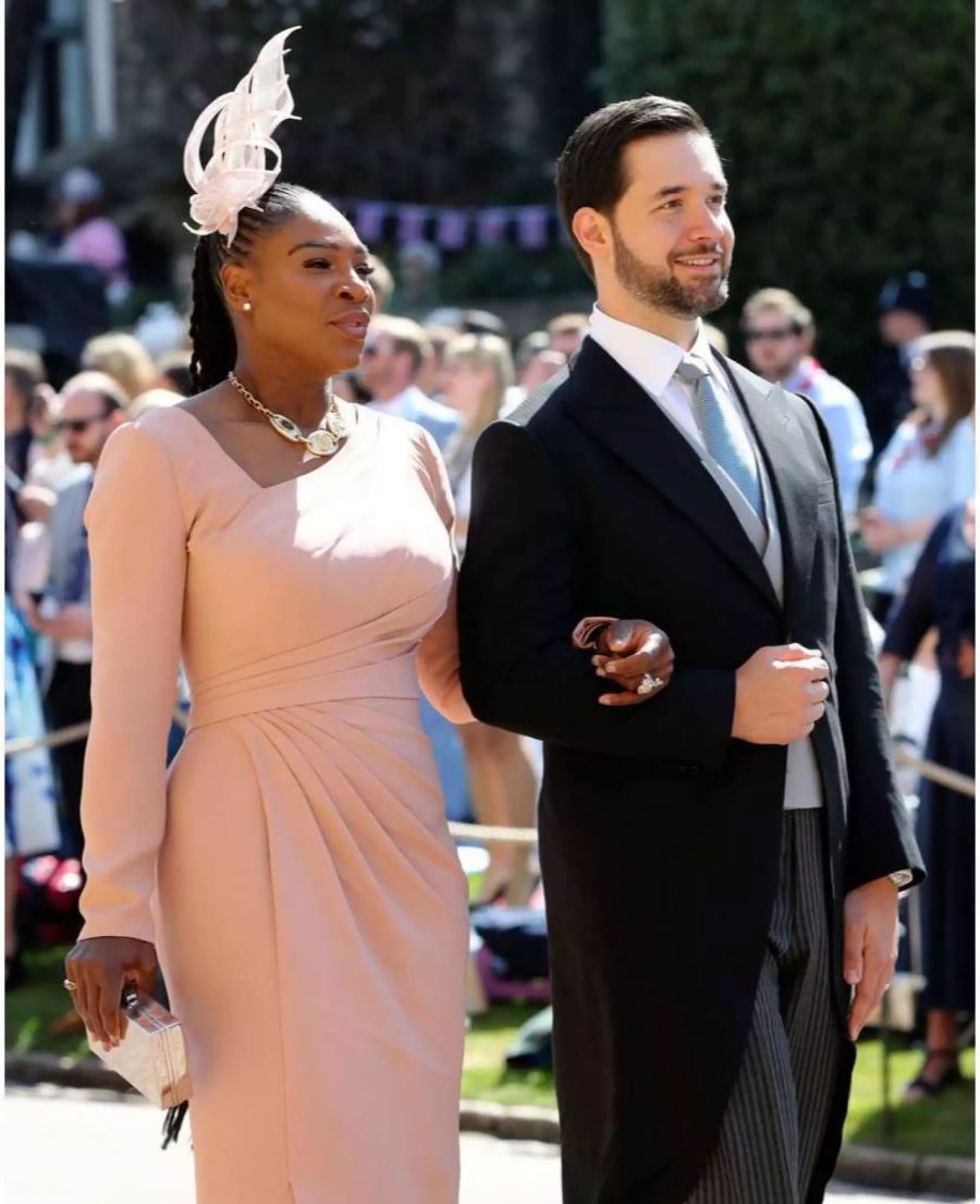 Serena Williams griff Meghan Markle bei der Einrichtung des Baby-Zimmers unter die Arme. Hier mit Partner Alexis Ohanian an der royalen Hochzeit von Prinz Harry und Meghan Markle.