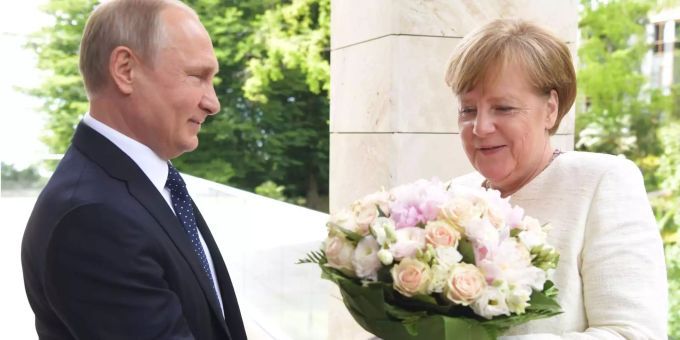 Das Deutsch-Russische Verhältnis ist angespannt. Das Deutsch-Russische Verhältnis ist angespannt.
