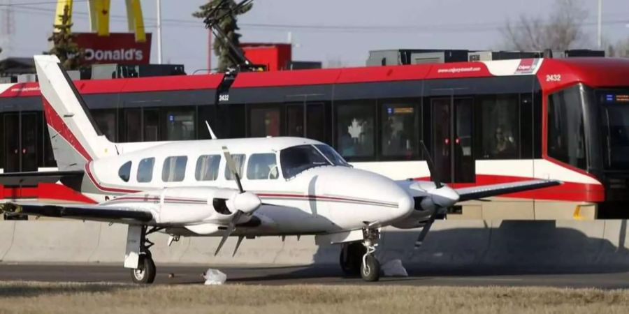 Die Maschine ist vom Typ Piper PA-31 Navajo. Dieser Typ Flieger findet vor allem für Geschäftsreise- und Zubringerflugzeug Verwendung.