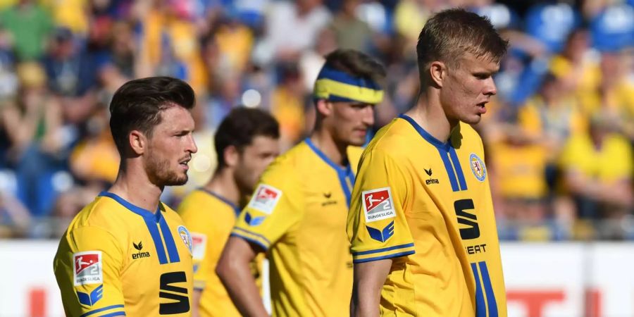 Eintracht Braunschweig: Der Meister von 1967 verschwand 1985 für 28 Jahre aus der Bundesliga. Dem Aufstieg 2013 folgte ein nur einjähriges Intermezzo in der ersten Liga. Diesmal wird in Liga zwei bis zum Schluss gezittert.