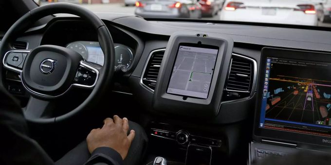 Nach tödlichem Unfall - Uber will Selbstfahr-Autos wieder testen
