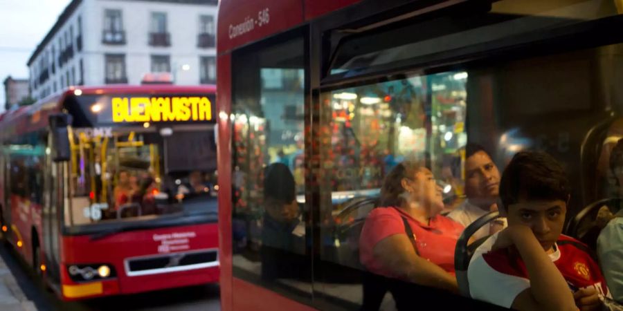 Ein «Metrobus» fährt in Mexiko-Stadt.