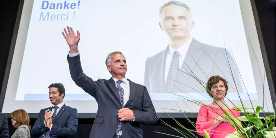 Der scheidende Bundesrat, Didier Burkhalter wird noch einmal gefeiert