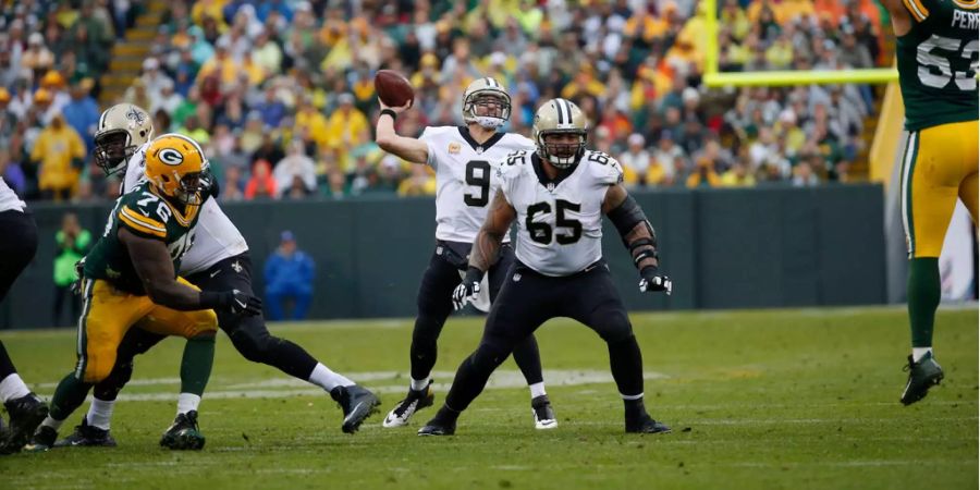 Weiterhin im Hoch sind die Saints. Nach dem schwachen Saisonstart haben sich die Offensivspezialisten gefangen und die letzten vier Spiele in Serie für sich entschieden. Auch Green Bay (17:26) muss sich der Dominanz von QB Drew Brees beugen – der warf seinen 500. Karriere-TD und ist damit der vierte Quarterback der diese Marke knackt (nach Peyton Manning, Brett Favre und Tom Brady)