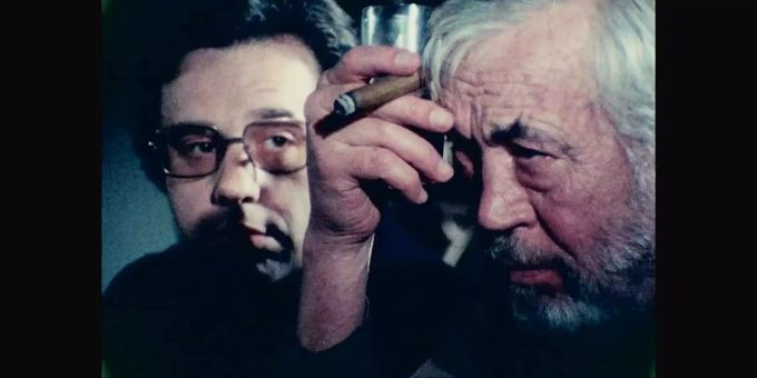 «The Other Side of the Wind» behandeltdie fiktive Geschichte des Regisseurs Jake Hannaford (John Huston, rechts im Bild). «The Other Side of the Wind» behandeltdie fiktive Geschichte des Regisseurs Jake Hannaford (John Huston, rechts im Bild).