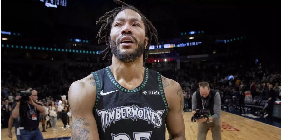 Minnesota Timberwolves Derrick Rose verlässt den Platz mit Tränen in den Augen.