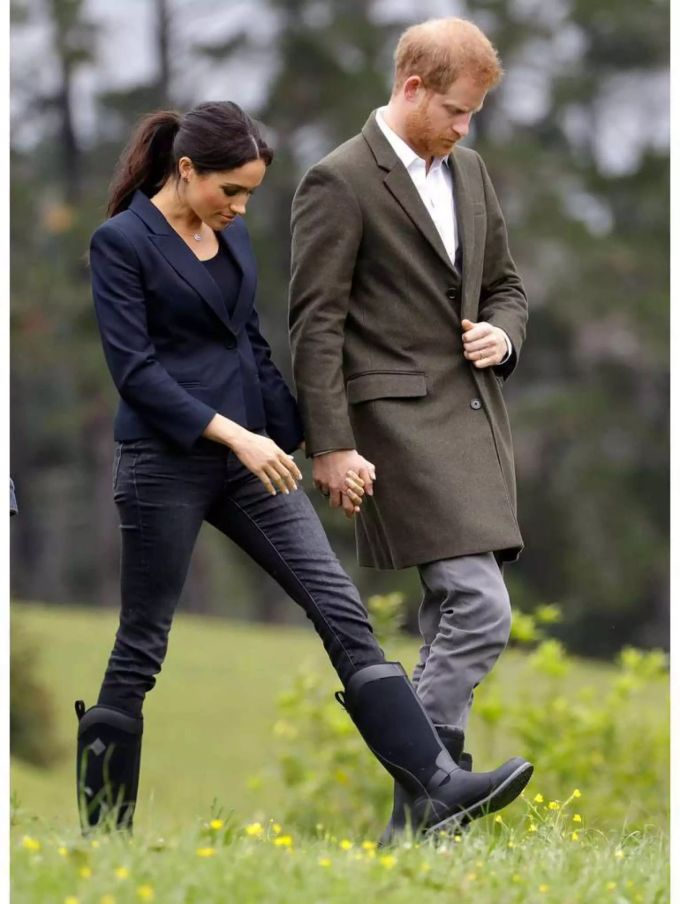 Meghan Markle und Prinz Harry fühlen sich auf dem Land am wohlsten: hier bei einem Spaziergang in Auckland, Neuseeland. meghan markle