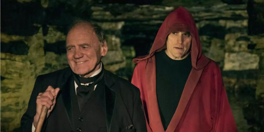 Verge (Bruno Ganz) hört sich die Geschichten von Jack (Matt Dillon) an.