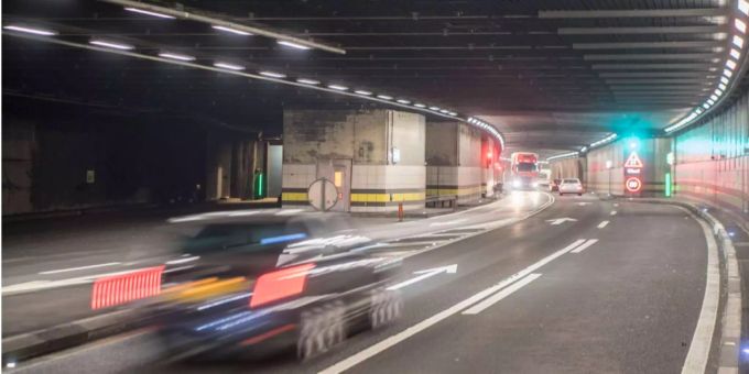 Das Nord-Portal des Gotthard Strassentunnels zwischen dem Vortunnel und der eigentlichen Tunnelleinfahrt, rechts, und der Voraussichtlichen Einfahrt, links, der noch zu bauenden 2. Gotthard Tunnelröhre am Donnerstag 31. August 2017. (Symbolbild) Das Nord-Portal des Gotthard Strassentunnels zwischen dem Vortunnel und der eigentlichen Tunnelleinfahrt, rechts, und der Voraussichtlichen Einfahrt, links, der noch zu bauenden 2. Gotthard Tunnelröhre am Donnerstag 31. August 2017. (Symbolbild)