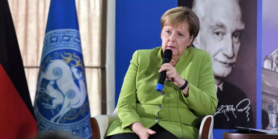 Die deutsche Bundeskanzlerin Angela Merkel spricht an einer Universität TSU in Tiflis, Georgien.