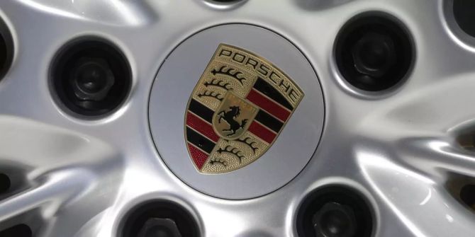 Das Logo von Porsche.