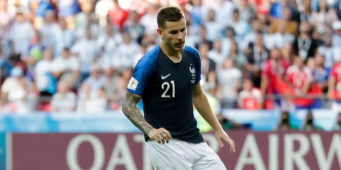 Lucas Hernandez könnte zu Bayern München wechseln. Lucas Hernandez rennt im Spiel mit Frankreich gegen Argentinien