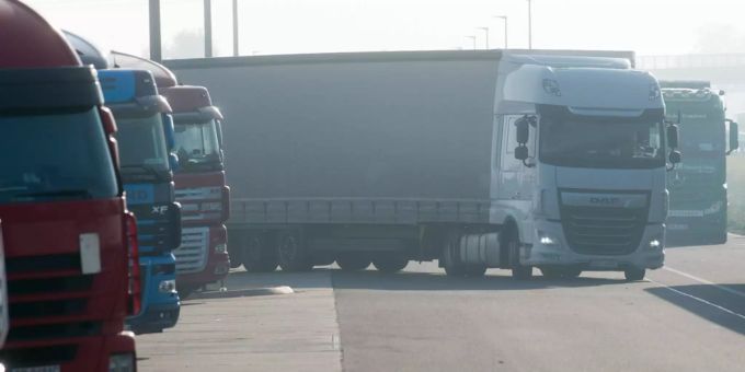 Alpen-Initiative - «Lastwagenfahrer verbringen Monate im LKW»