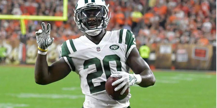 Nach zuletzt drei Niederlagen in Folge melden sich die New York Jets zurück. Allen voran: Running Back Isaiah Crowell! Er zeigt beim 34:16-Sieg gegen die Denver Broncos ein Monster-Spiel: Mit nur 15 Läufen legt er 219 Yards zurück. Hinzu kommen 12 Receiving-Yards und ein Touchdown. Der einzige Wermutstropfen: Marcus Maye gelingt in der letzen Sekunde eine Interception, bei der er 103 Yards zurücklegt. Dennoch reicht es ganz knapp nicht für einen Touchdown.