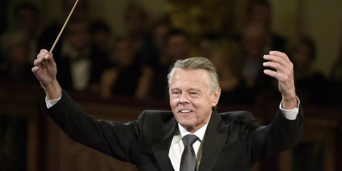 Dirigent Mariss Jansons und die Wiener Philharmoniker im Rahmen der Voraufführung zum «Neujahrskonzert 2016» im Wiener Musikverein. Dirigent Mariss Jansons und die Wiener Philharmoniker im Rahmen der Voraufführung zum «Neujahrskonzert 2016» im Wiener Musikverein.