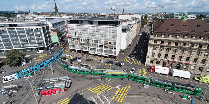 Am Basler Aeschenplatz erreignete sich am Mittwoch ein Tramunfall mit einem Jungen. Am Basler Aeschenplatz erreignete sich am Mittwoch ein Tramunfall mit einem Jungen.