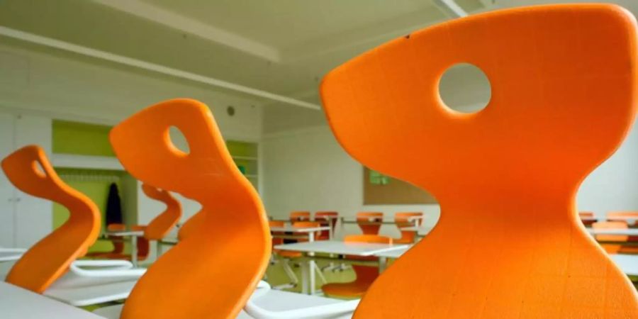 Die Gewerkschaft Erziehung und Wissenschaft (GEW) hat sich dafür ausgesprochen, aufgrund der Corona-Umstände in diesem Schuljahr auf das Sitzenbleiben zu verzichten. Foto: Klaus-Dietmar Gabbert/dpa-Zentralbild/dpa