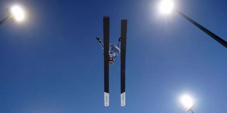 Noch gibt es keine Vierschanzentournee für Skispringerinnen. Foto: Georg Hochmuth/APA/dpa